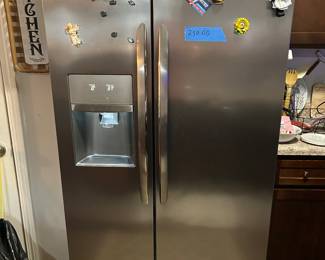 FRIGIDAIRE Refrigerator works 