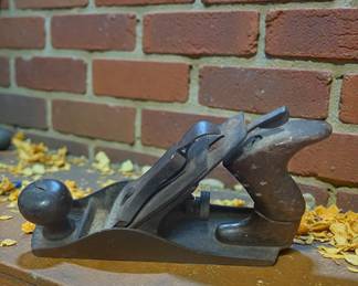 Vintage Stanley No. 5¼ C Bench Plane – Made in USA

Authentic vintage Stanley No. 5¼ “Junior Jack” bench plane with corrugated sole. Made in the USA and complete with original blade, lever cap, front knob, and rear tote. Shows honest age-appropriate wear and patina consistent with use; no cracks or breaks observed. A solid example, ideal for a collector, woodworker, or display.

Sold as-is. Original condition.