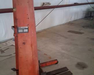 This is a manual forklift