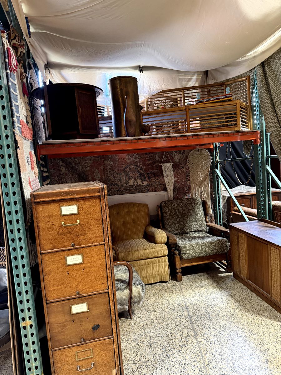 movie-and-tv-prop-house-sale-in-long-island-city-ny-starts-on-12-6-2025