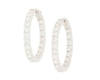 42
A Pair of 14K White Gold and Diamond Hoop Earrings
Featuring round diamonds half on the inside of the hoop and half on the outside weighing approximately 5.35 carats total
2 pieces

Measures: 1 1/4 in.
11.3 grams gross
Estimate: $2,500 - $3,500