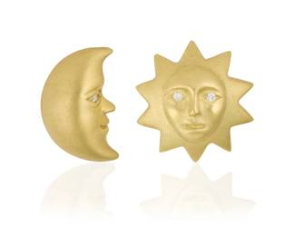 58
Joan Boyce: A Pair of 18K Gold Earclips
Of a celestial design featuring the face of the sun and the moon accented by three round diamonds, signed JBS
2 pieces

Measures: 1 x 1 in.
24.0 grams
Estimate: $1,800 - $2,500