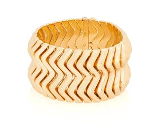 144
An 18K Gold Bracelet
Featuring elevated links of a double chevron design, stamped DL, with makers mark

Length: 6 3/4 in., Width: 1 3/8 in.
98.6 grams gross
Estimate: $8,000 - $10,000