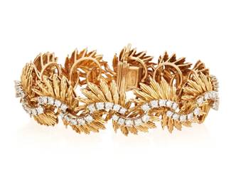 94
An 18K Gold and Diamond Bracelet
Of an alternating foliate design centering round diamonds weighing approximately 7.00 carats

Length: 7 in., Width: 7/8 in.
76.4 grams gross
Estimate: $12,000 - $18,000