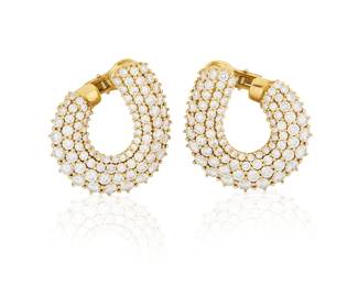 180
A Pair of 18K Gold and Diamond Earrings
Of a swooping design featuring four graduated rows of round diamonds weighing approximately 13.75 carats, stamped Italy

Measures: 1 3/8 x 1 1/4 in.
20.5 grams gross
Estimate: $10,000 - $15,000