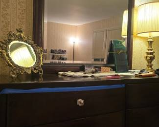 Whole stanely furniture bedroom set with new queen mattress only used once 