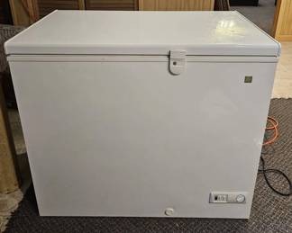 Seven Cubic Foot Chest Freezer Model FCM7DUCWW