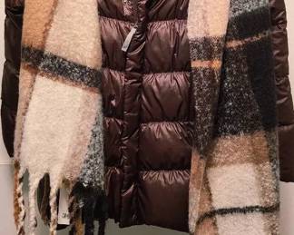 Girls Size 1416 North Face Winter Coat with New Scarf