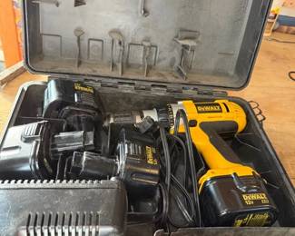 12 V Dewalt Drill With Charger And 4 Batteries