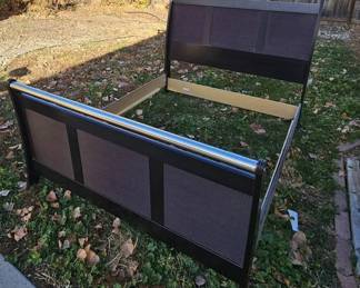 Queen Sleigh Bed With Reeding Metal