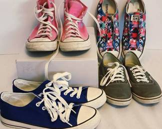 Four Pairs of Womens Size 89.5 Converse Style Tennis Shoes