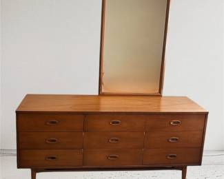  07 MCM Dixie 9 Drawer Dresser With Mirror