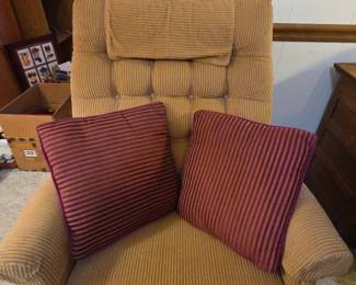 Lazy Boy Style Reciner With Burgundy Pillows