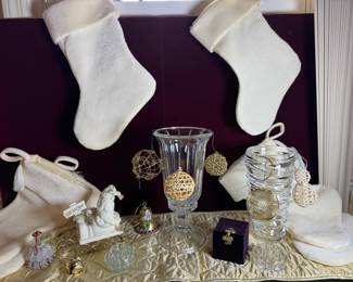 Golden Holiday Mystery Lot With Bonus Flower Frogs