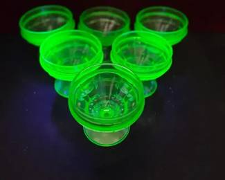 6 Vintage Uranium Custard Cups 