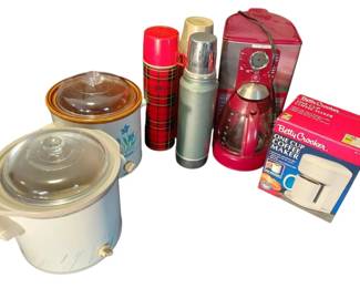 Coffee Makers and Crockpots Mystery Lot