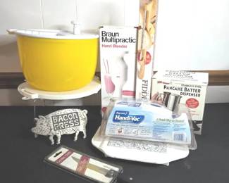 Bundle Of Kitchen Gadgets And Accessories 