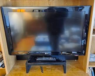 LG 32 LCD Television With Remote