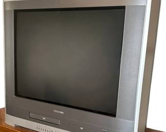 Toshiba 27 TV Built In VCR  DVD W Remote  More