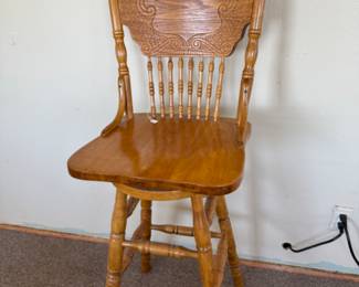 Amish Monroe Pressback Swivel Counter or Bar Stool