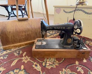 Singer Sewing Machine with wood cover