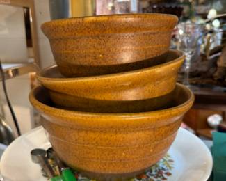 Vintage Monmouth Pottery nesting mixing bowls featuring distinctive  "Mojave Brown" speckled glaze. 