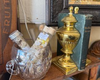 pretty gold book ends, decor