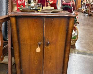 Antique solid wood end table with doors and storage inside 