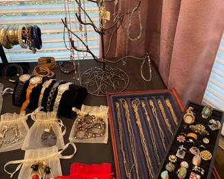 Costume rings & necklaces