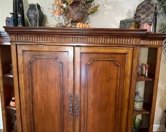 Entertainment cabinet 