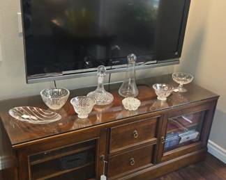 Ethan Allen media credenza 