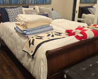 King sleigh bed & nice bedding, pillows & linens 