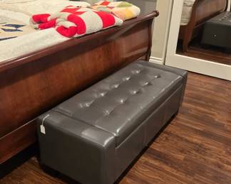 Storage ottoman 