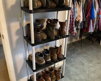 Men’s work boots @ size 12. 