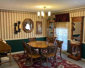 Dining table with 6 heavy chairs and 1 leaf. 