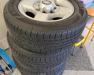 Nissan Frontier Tires & Rims - Nearly New