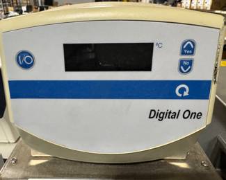 Digital One water bath circulator / lab equipment