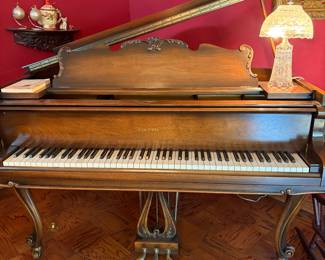 Hardman Peck Late Victorian Parlor Baby Grand Piano – Antique Piano ...
A Hardman baby grand is a piano that can range from antique, decorative models to newer instruments. These pianos are known for their ornate cabinet designs and rich, warm tones. This one was fully restored a year ago and is ready to be played.