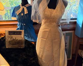 Gorgeous David's Bridal Vintage Wedding Gown