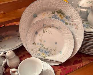 12-5 piece place setting Mikasa Precious Blue Michelle