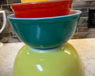 Vintage Pyrex Primary Colors Mixing bowl set of four