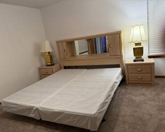 Broyhill king bedroom set 