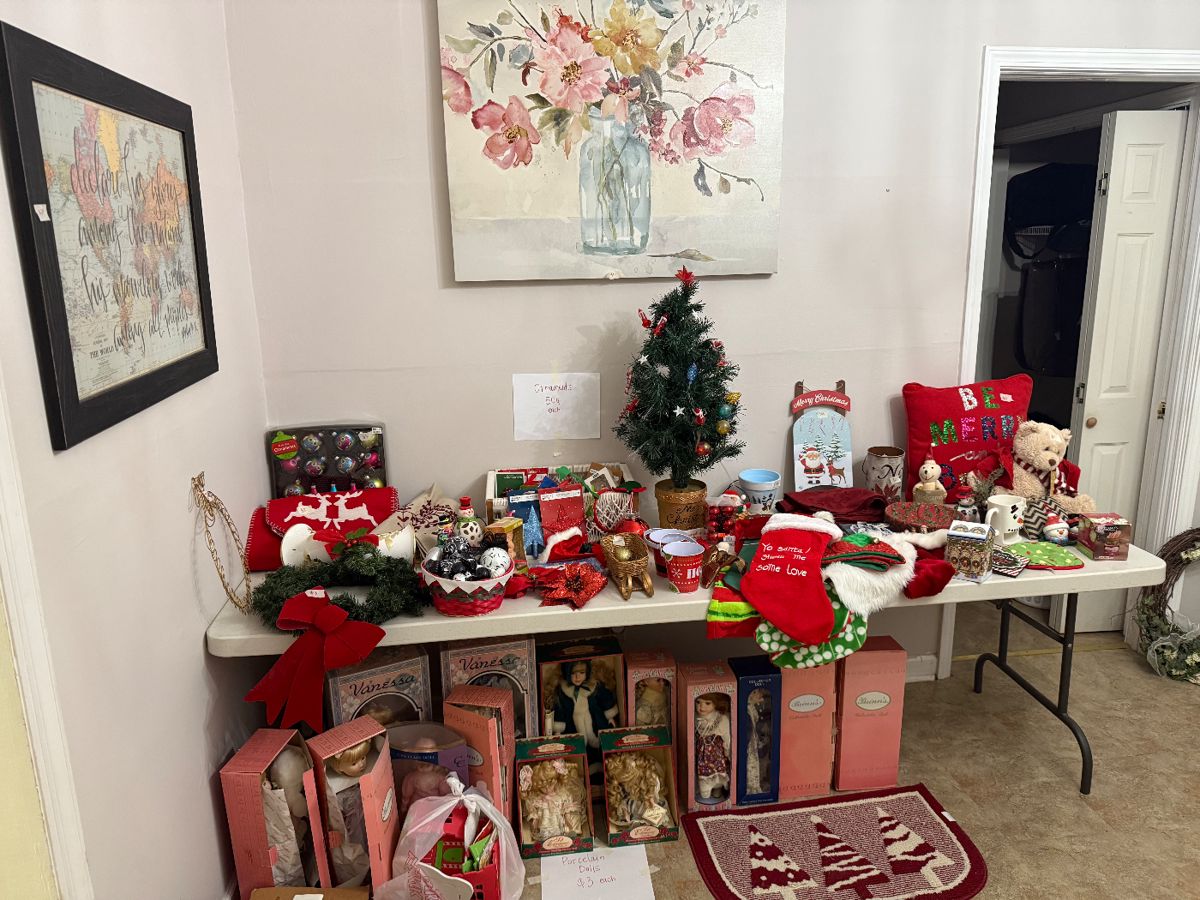 Many Christmas items!!! Come shop for the holidays!!!