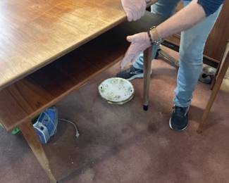 Table leaves storage