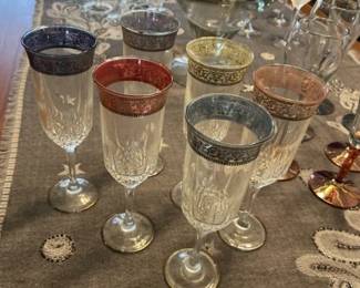 Set of 6 beautiful stemware - crystal