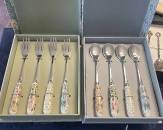 Entertaining forks and spoons
