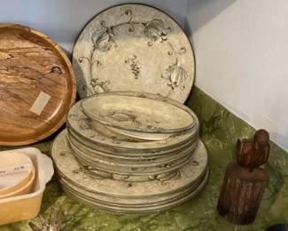 Z-Gallerie Dishes Collection.  Includes 9 pieces.  4 Dinner/4 Salas/1 Vegetable