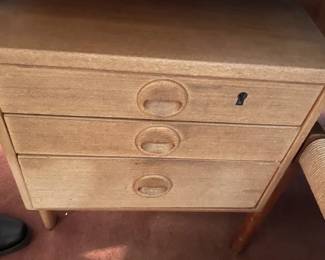 Drawers in the desk x 2