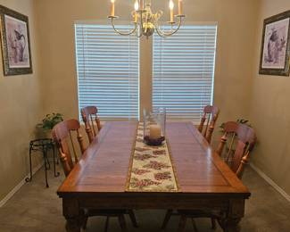 Table with extra leaf and 4 chairs