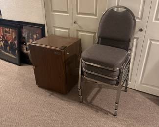 College Refrigerator, 3 Chairs